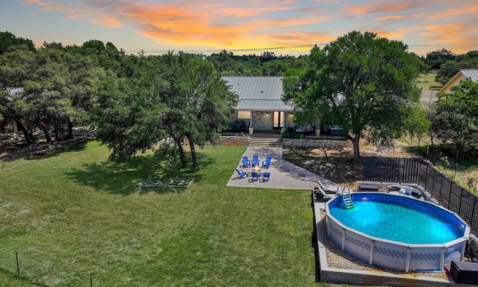 Hays County Casa | Gatlin Getaway I Pool, Hot tub, Stargazing, Family Fun