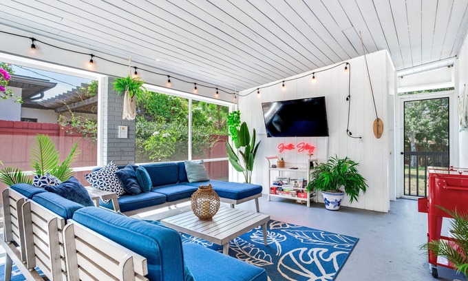 Greater Pinellas Point Casa | Gattu Stay— Sunroom w/ TV & Games, Outdoor Fire Pit, Walk to the Bay!