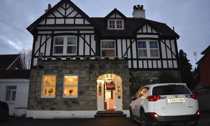 Horley Cama Y Desayuno | Gatwick Castle B&B