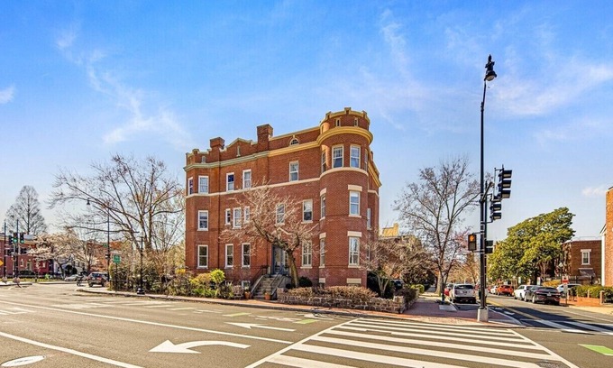 Stanton Park Casa | Gay Friendly Grand Corner Home 3 blocks to Cap
