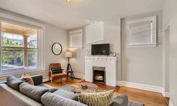 City Park Apartamento | Gaylord by Modern Midstay / 1Block to CityPark #G1