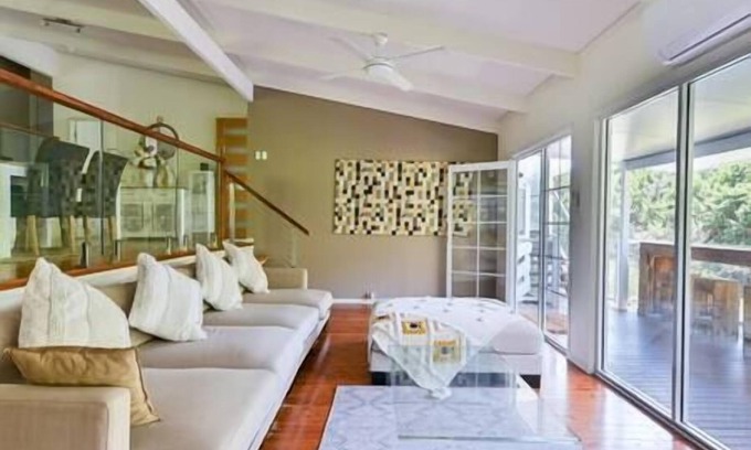 Carrara Casa | GC98 3BR Family Haven 1.5BA w Parking