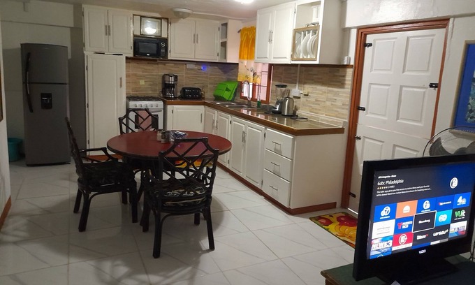 Hillsborough Apartamento | Caribbean house 3 mins walk to the marina and port.