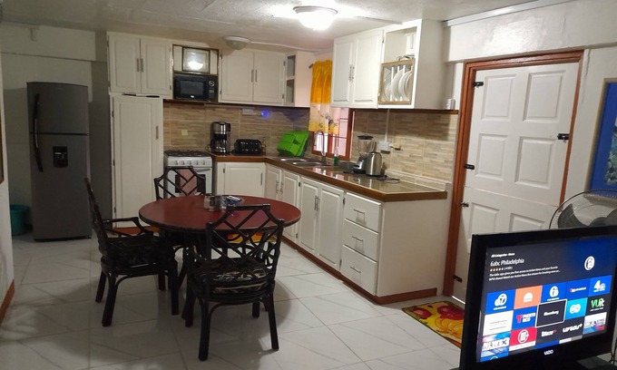 Hillsborough Apartamento | Caribbean house 3 mins walk to the marina and port.