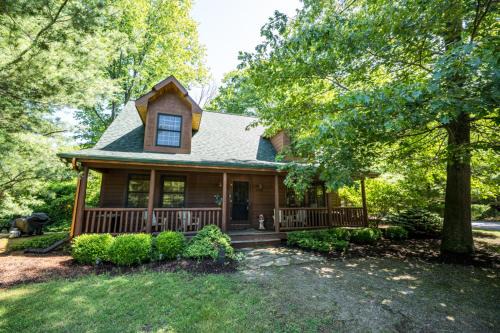 Saugatuck Casa | Gecko Getaway - Great cabin getaway - private hot tub - community pool