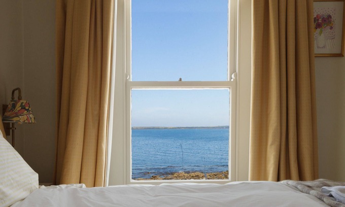 Castletown Cabaña | Gee's Cottage - a seaside holiday cottage that sleeps 5 guests in 3 bedrooms