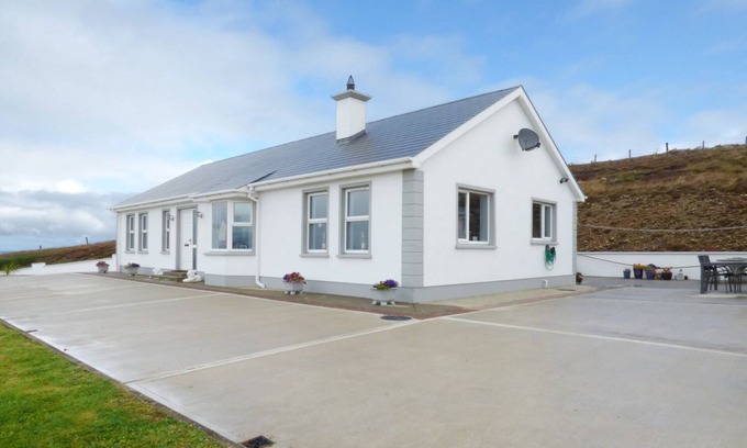 Malin Casa | GELMAR'S COASTAL VIEW, family friendly in Malin Head, County Donegal