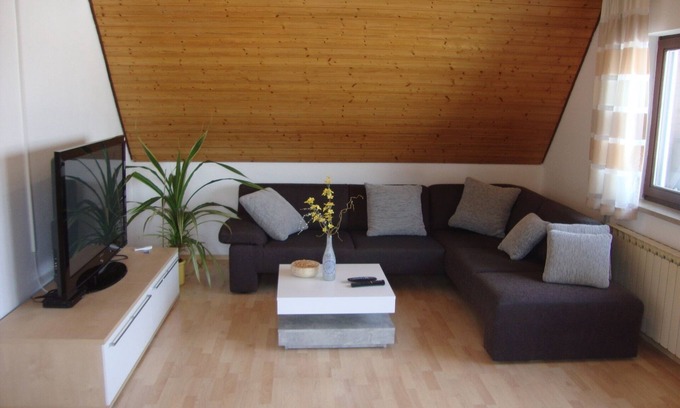 Dombuehl Apartamento | Gemütlich und Zeitlos Modern Eingerichtete Ferienwohnung in Ruhiger Lage an der Romantischen Straße