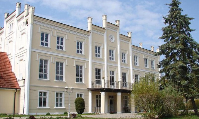 Knorrendorf Apartamento | Gemütliche Ferienwohnung für 6 Personen im Schloss Kastorf
