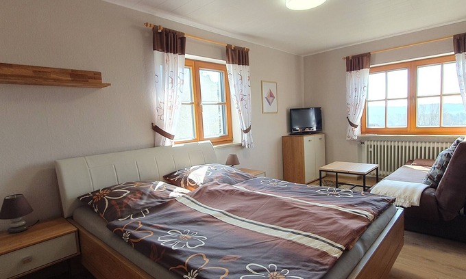 Haundorf Apartamento | Gemütliche Ferienwohnung mit Panoramablick und großem Garten