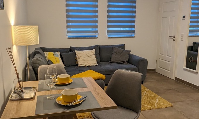 Azmannsdorf Apartamento | Gemütliche Ferienwohnung in Ruhiger Lage, Haustierfreundlich!