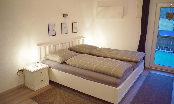 Lichtenberg Apartamento | Gemütliches 32qm Ferienapartment mit Dachterrasse und überdachtem Balkon; kostenfreies Parken und WLAN