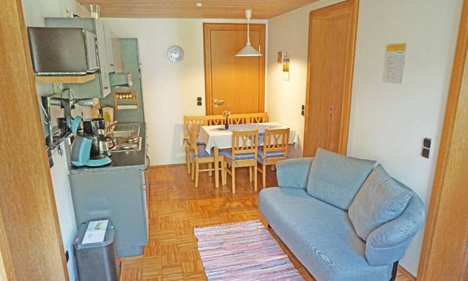 Wiesenfelden Apartamento | Apartamento en el sótano con zona para tomar el sol y plaza de aparcamiento.
