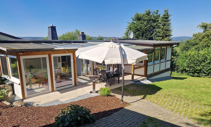 Meschede Casa | Gemütliches Ferienhaus am Hennesee mit Terrasse und Ausblick in die Natur