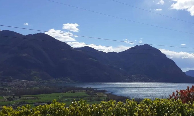 Costa Volpino Apartamento | Gemütliches Haus am Iseo See mit Garten und Seeblick