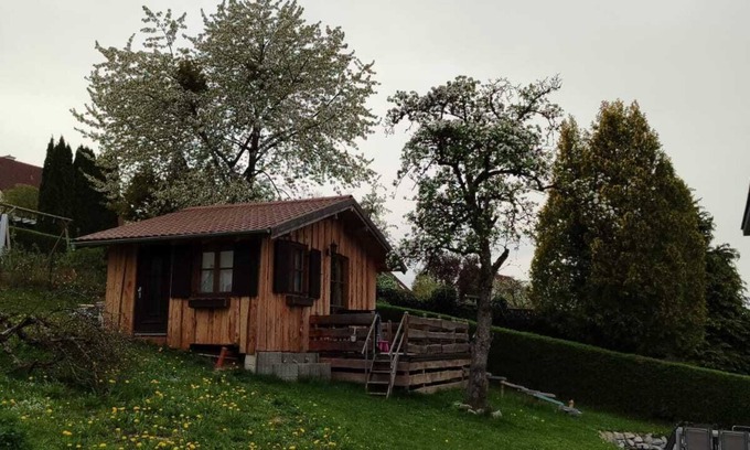 Velden Chalet De Esquí | Gemütliches und Liebevoll Gestaltetes Tiny House in Großem Grundstück