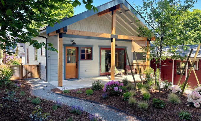 York Cabaña | Gem in the Heart of Bellingham - Walk to WWU, Downtown and Waterfront