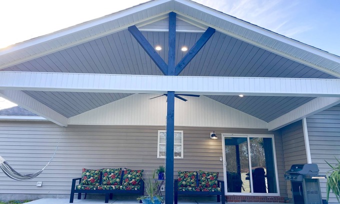 McCutcheon Field Casa | Gem of Jacksonville, near NC Beaches & Military Base