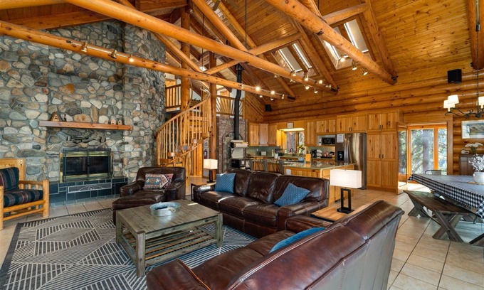 Leavenworth Casa | Gemini Lodge- Spacious Log Home Retreat