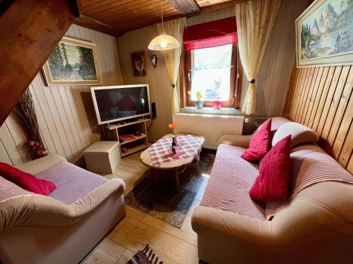Sieber Casa | Gemuetliches-kleines-Ferienhaeuschen-Nr-3-im-Harz-fuer-max-3-Personen-inkl-Balkon