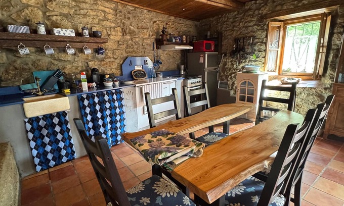 Cuevas de Vinayo Casa | Genciana, Cottage in the middle of the Leonese mountains (pet friendly)