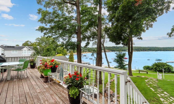 Country Club Estates Casa | Geneva Lakefront at Glenwood Springs |Stunning Views |Pier Access |Private Boat Slip |Monthly Stays