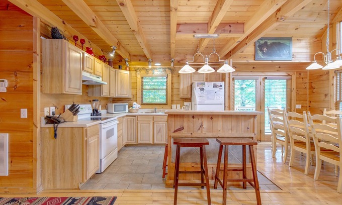 Gatlinburg Cabina | Gentle Bens Den by Jackson Mountain Homes