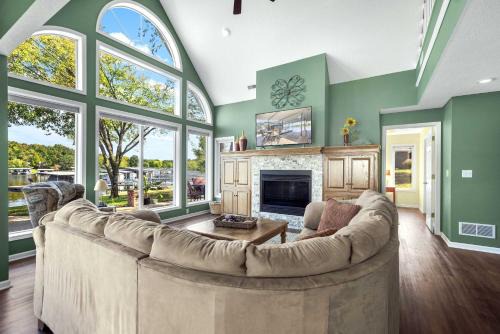 Gravois Mills Casa | Gentle Slopes Retreat Fit For 12
