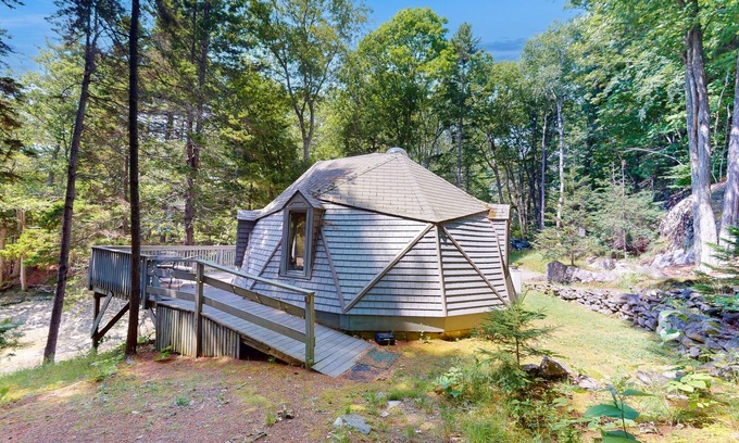 Boothbay Casa | Cúpula geodésica con terraza frente al río, vistas preciosas y muelle compartido - ¡perros bienvenidos!