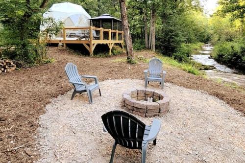 Purlear Otro | Geodome Nature Escape, Creekside, WIFI & Hot Shower