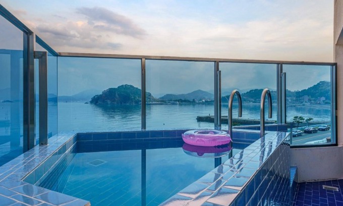 Jangmok-myeon Casa | Geojedo The 100 Spa & Poolvilla Pension