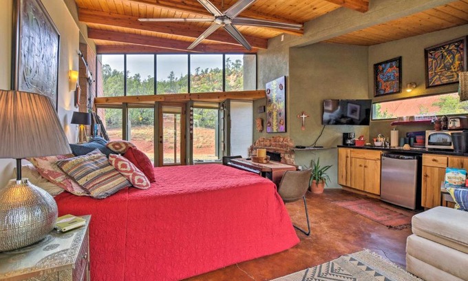 Canoncito Apartamento | Geometric Glorieta Studio on 11 Picturesque Acres!