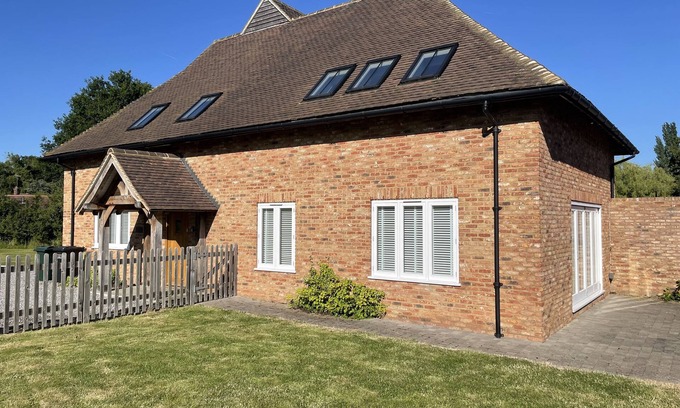 Woodchurch Cabaña | George's Cottage - ubicado en el corazón de Woodchurch Village of the Kentish Weald
