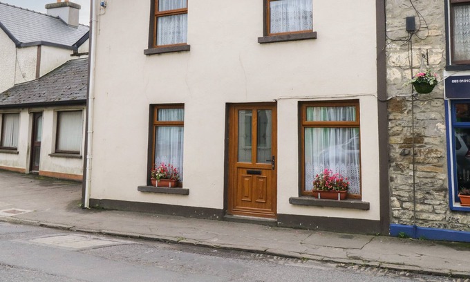 Killala Casa | GEORGES STREET, family friendly in Killala, County Mayo