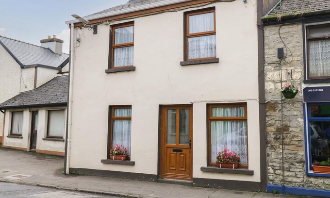 Killala Cabaña | GEORGES STREET, family friendly in Killala, County Mayo