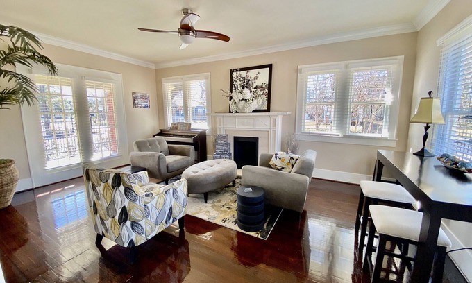 Georgetown Cama Y Desayuno | Georgetown Bed&Breakfast: Kaleidoscope Room Sleeps 2. King bed or 2 twin beds.