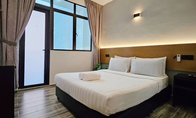 Historic George Town Hotel | Georgetown Inn by Sky Hive