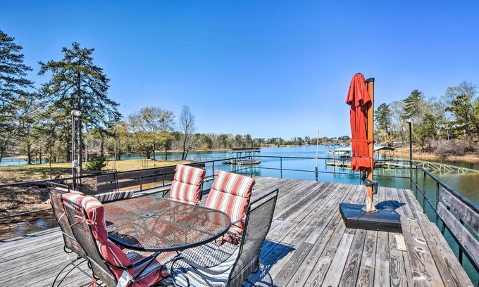 Hartwell Casa | Georgia Getaway w/ 2-Story Dock By Lake Hartwell