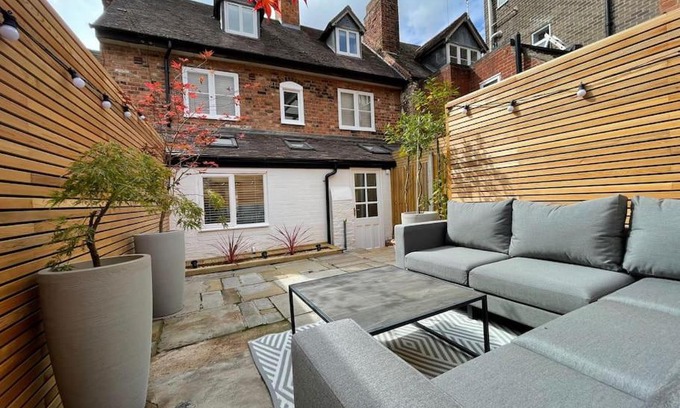 Shrewsbury Casa | Georgian 3 bed house in historic town centre