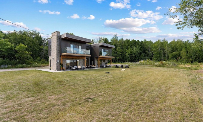 Waubaushene Casa | Georgian Bay Private Modern Escape Near Ski Hill