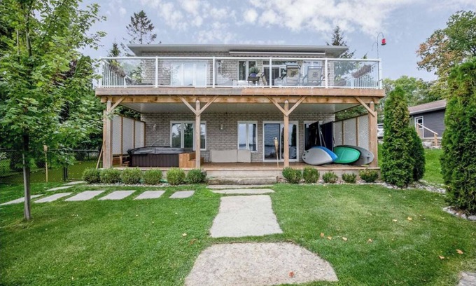 Victoria Harbour Cabaña | Georgian Bay waterfront cottage in a quiet cove w/HOT TUB