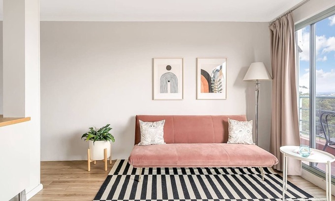Newtown Apartamento | Georgina Mid Century Modern Poolside Stay