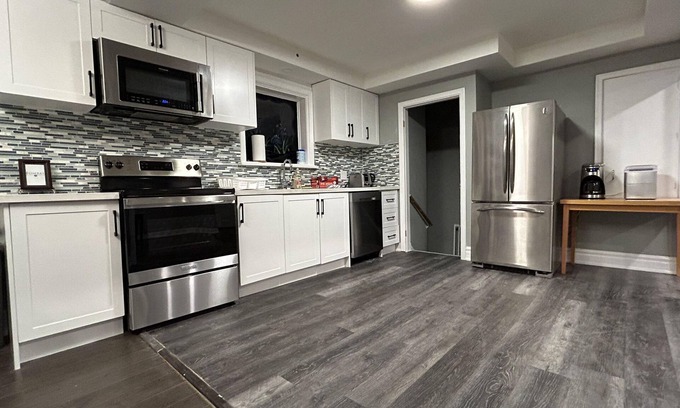 Sutton Cabaña | Georgina Waterfront Cottage w/ game room
