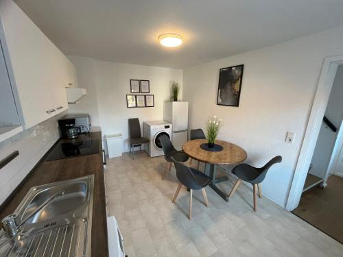 Kiel Apartamento | Geräumige 2-Zimmer Monteurunterkunft mit Garten und überdachter Terrasse