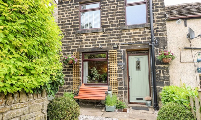 Hepworth Cabaña | GERALDENE, romantic, character holiday cottage in Holmfirth