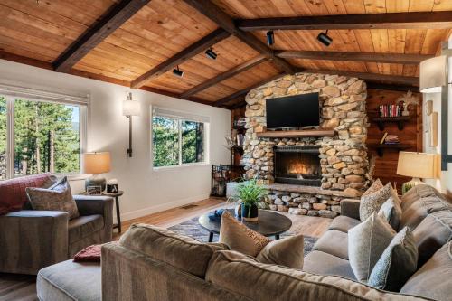 Incline Village Casa | Geraldine Drive by AvantStay Hot Tub Views Walk to Trails Game Room