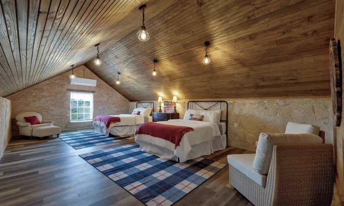 Fredericksburg Casa | German and Winzing Haus