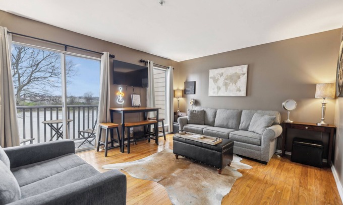 North Capitol Condominio | Germantown Area: Riverfront View, Titan's Stadium, Downtown, Food, & Good Times!