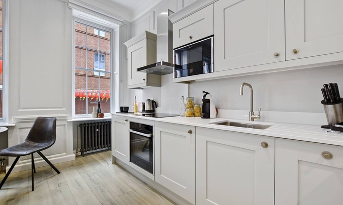 Chinatown Apartamento | Gerrard Place by Aeria Apartments
