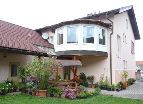 Großdietmanns Casa | Gertis Blumenhof Privatzimmer, Ferienwohnung